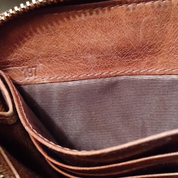 🤎MIU MIU MATELASSÉ LEATHER ZIP-AROUND WALLET - Picture 12 of 12